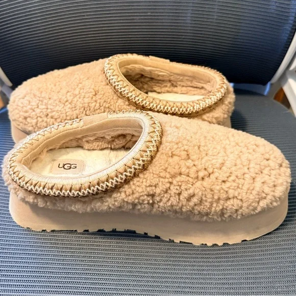 Like new awesome UGG SLIDES slippers tazz maxi curly sz 8 - Picture 4 of 8